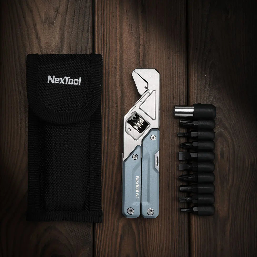 8-in-1 EDC Multitool - Compact Folding Pliers with Knife & Screwdriver